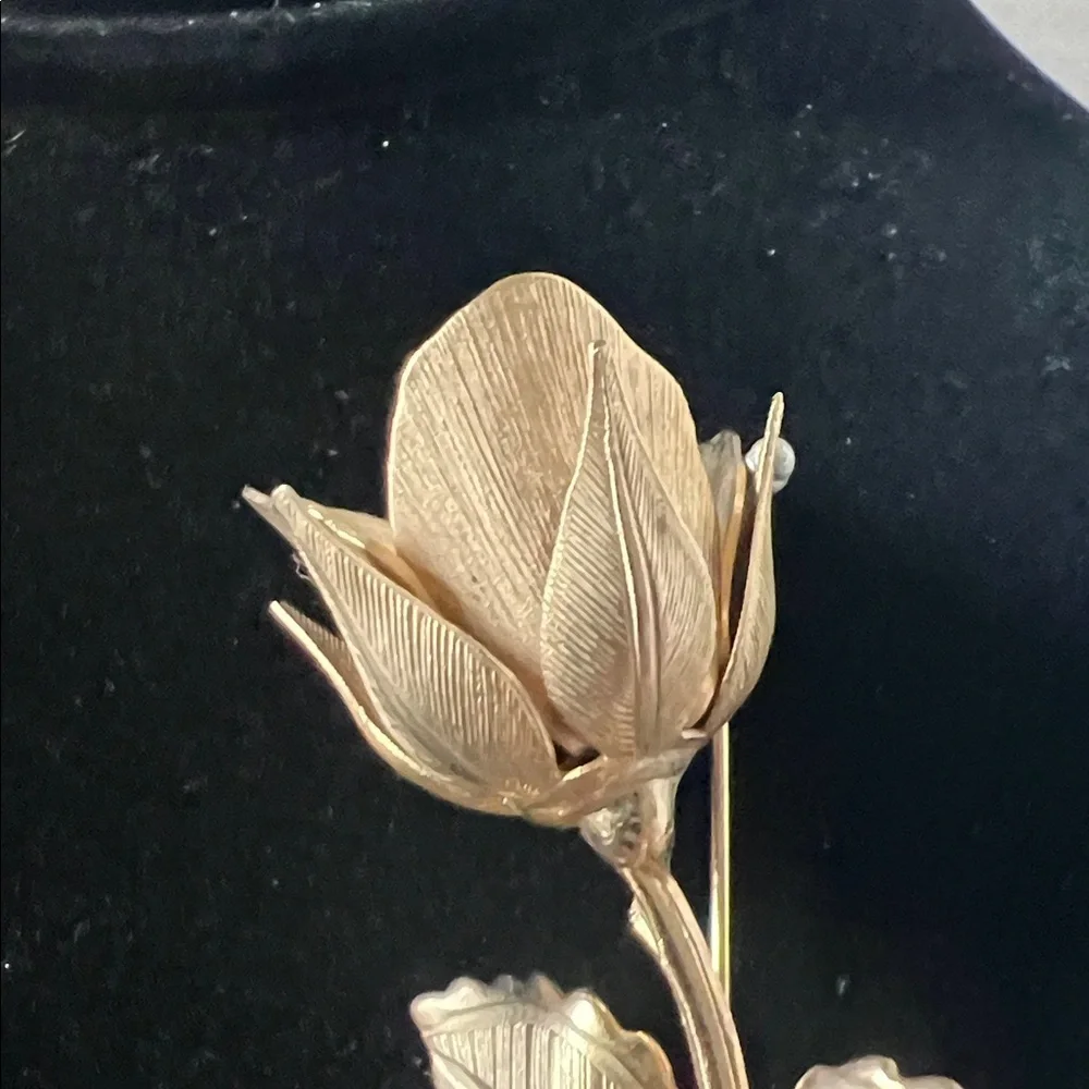 Giovanni Gold Toned Rose Brooch/Pin - Beautiful